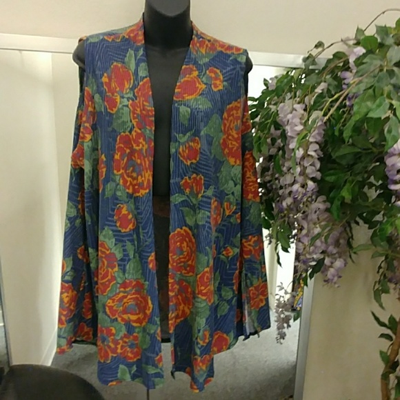 LuLaRoe Jackets & Blazers - LulaRoe Ribbed Floral Knit Vest